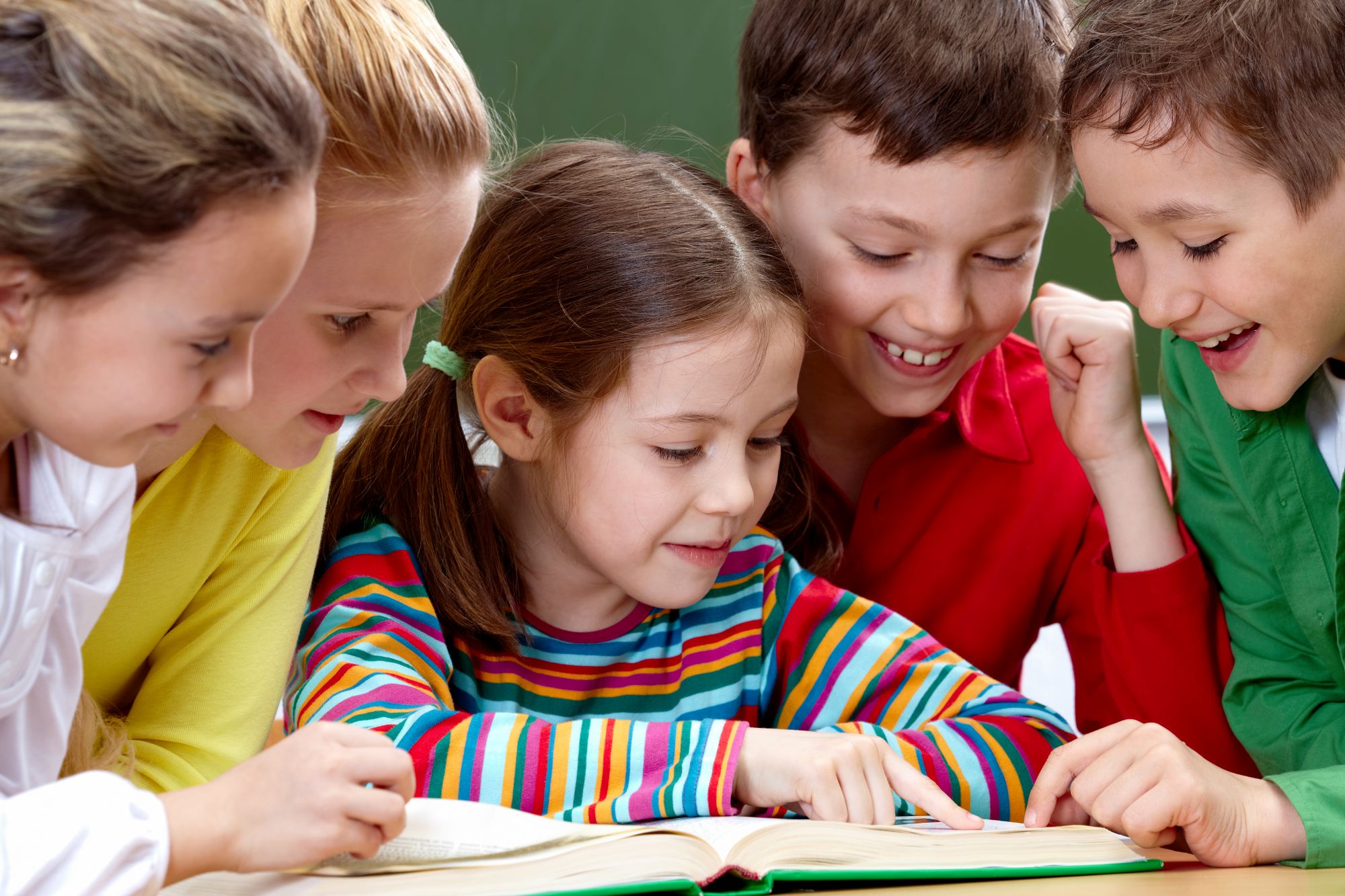 Azra Čaušević students-having-good-time-while-reading-class